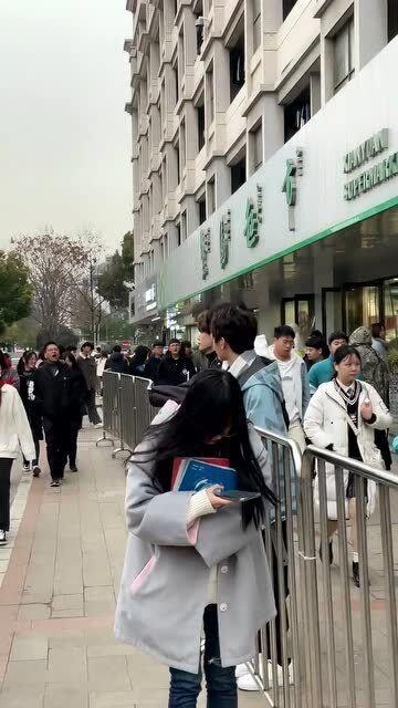 三个哥哥接我回家,温馨瞬间定格时光